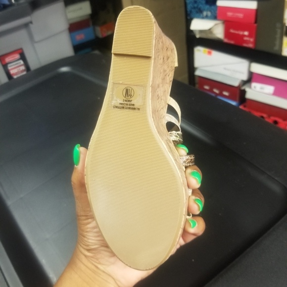 Neutral wedge heels - Picture 2 of 2